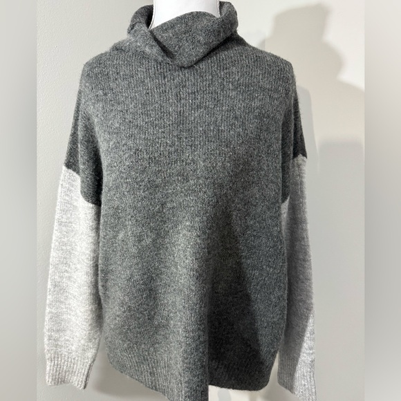 Karen Kane Two-Tone Gray Hooded Sweater Size S - Picture 1 of 3